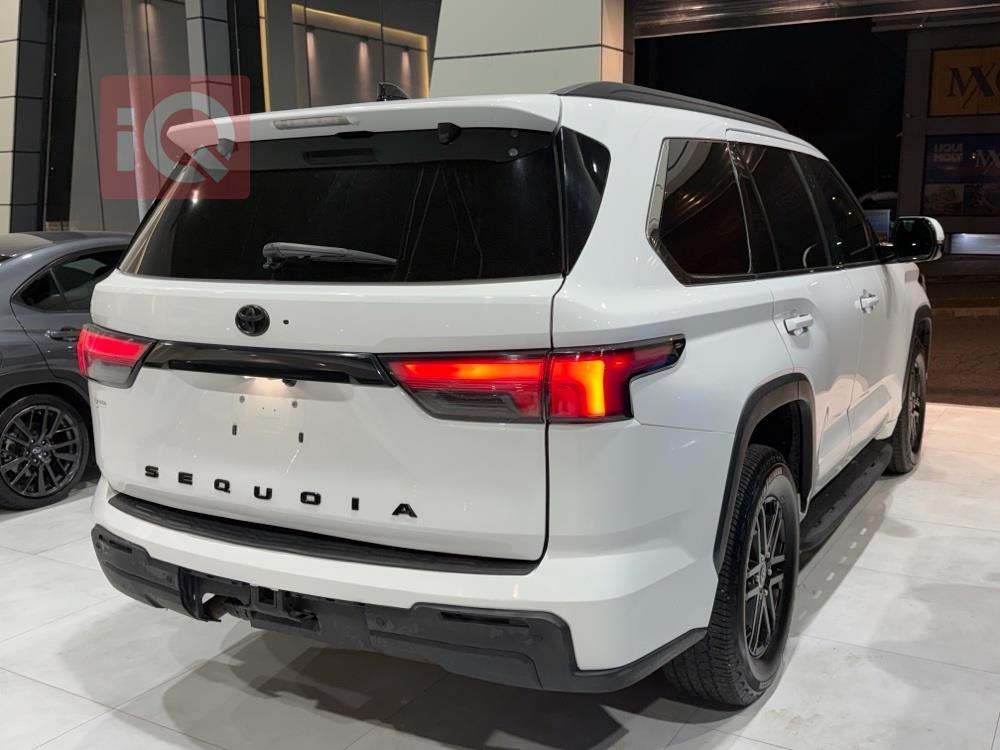 تويوتا سيكويا